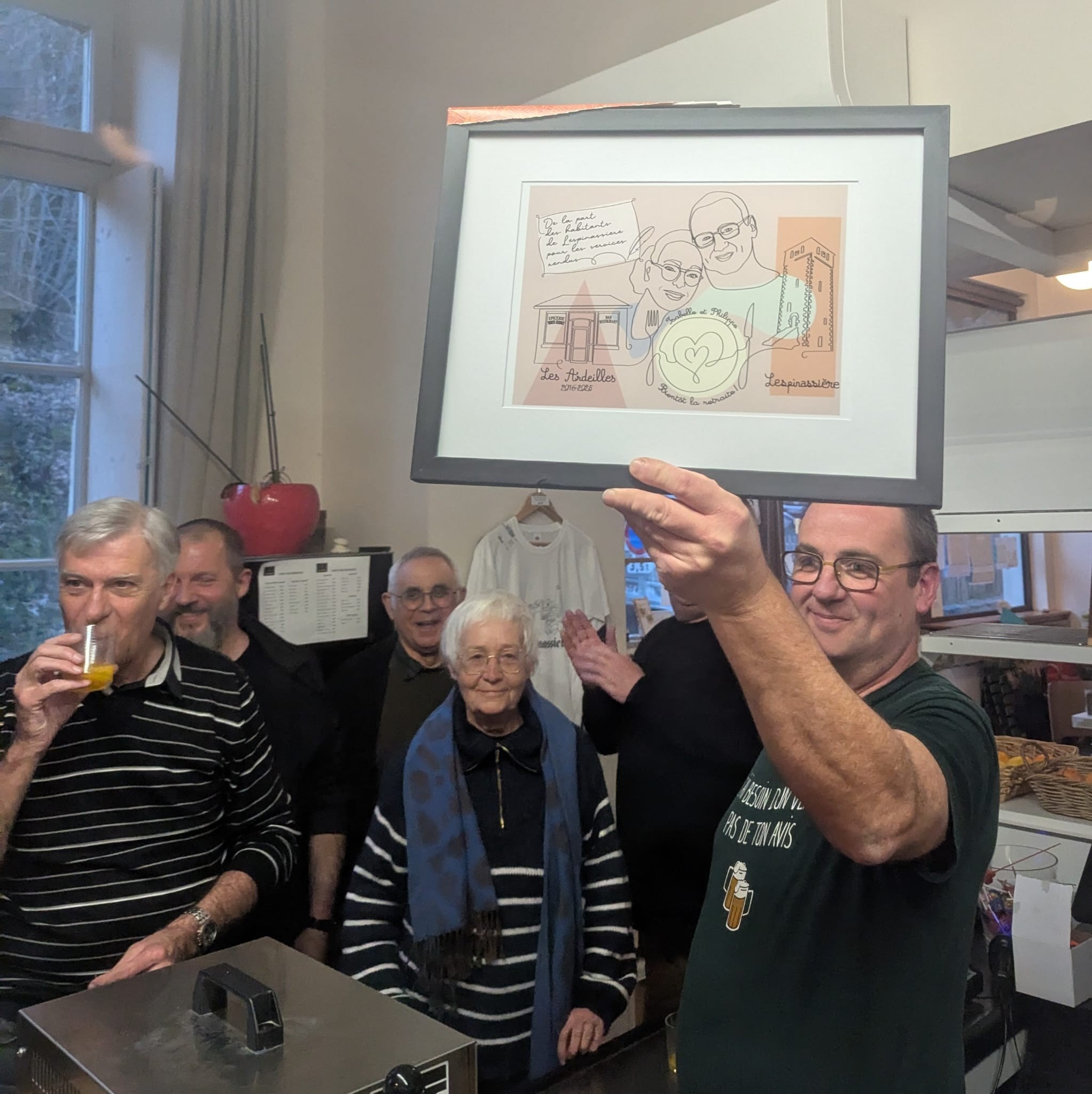 Philippe présente le cadre offert par le village