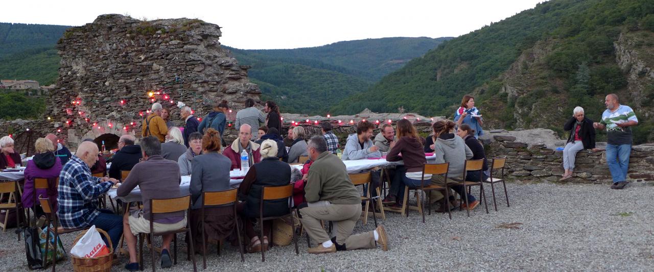 Repas à la tour 16